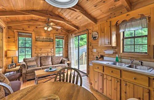 Quaint Log Cabin with Views Near West Jefferson - Foto 9