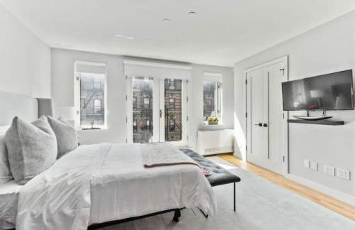 Luxe Studio with Charming Juliet Balcony - Foto 12