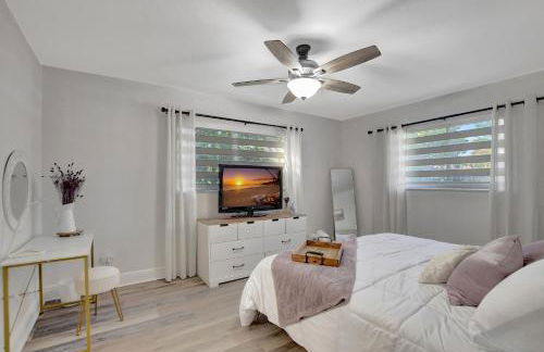 Boca Beauty - Stylish Home With Pool 3 Bedroom Home by RedAwning - Foto 46