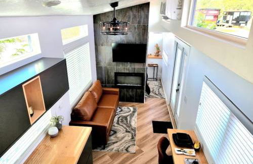 Designer Modern Tiny Home w All of The Amenities - Foto 2