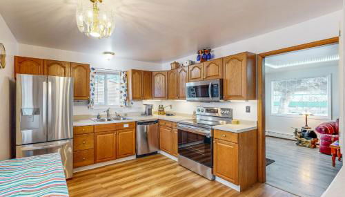 Families with Dogs! Alaskan Basecamp Near Mountains - Photo 4