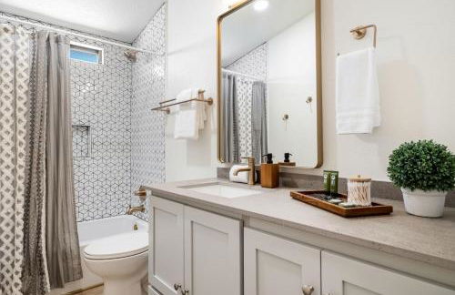 Bus Stop Saloon - Cave Creek with Spa - Photo 76