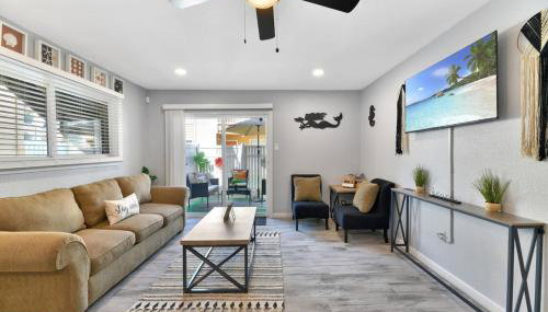 Stay Awhile Condo Minutes to Beach with Pool - Foto 2