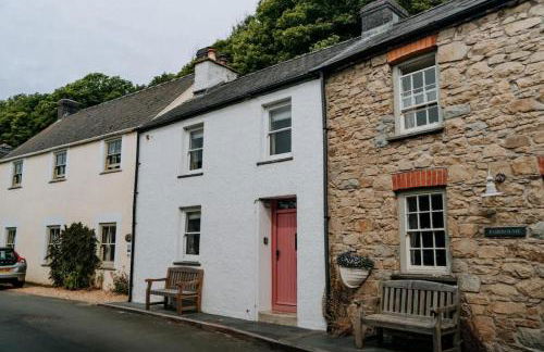 Cute and cosy 2 bed cottage in beautiful Solva - Photo 1