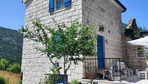 Vintage stone house ELDO with jacuzzi, in Podaspilje, Omiš - Foto 2, Garden