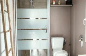 Quiet Studio with Private Parking - Photo 4