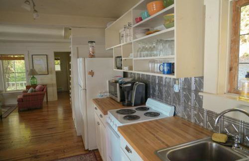 Charming 1-bedroom Waterfront Cottage in Morgan VT - Foto 13