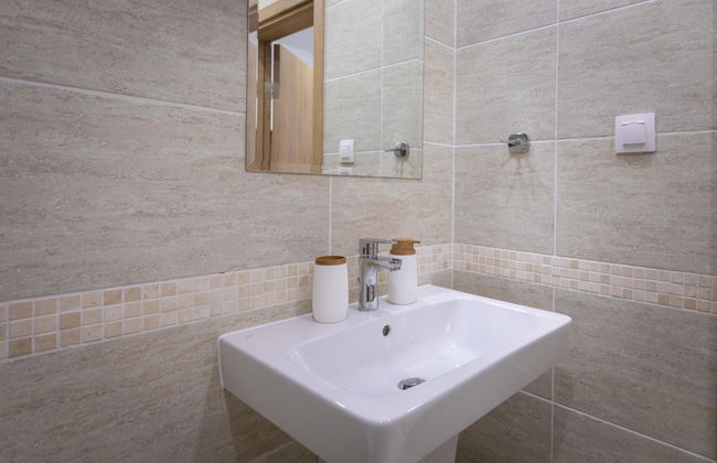 Modern and Bright Apartments Near Center - Foto 8