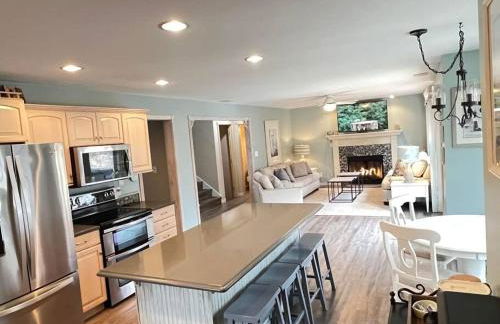 LakePath Beach House - XL hot tub, walk to beach - Foto 9