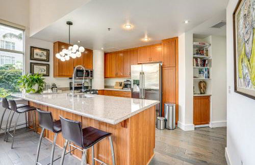 Luxe Condo with Private Patio and Perks in Emeryville! - Foto 2