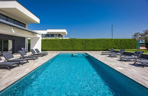 Villa Ula in Pula with heated pool, sauna & private tennis court - Photo 53