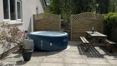 Large New Studio Apartment and Hot Tub - Private Hideaway in the Brecon Beacons - Foto 1