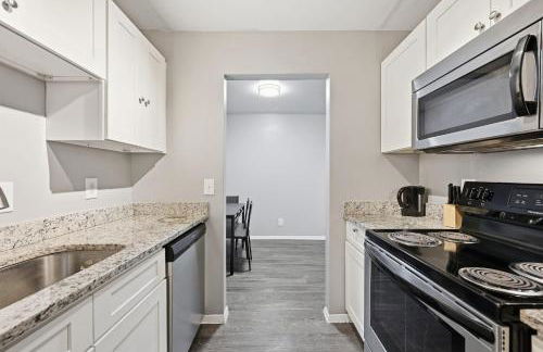 Bright two-bed wupgraded fixtures - Foto 12