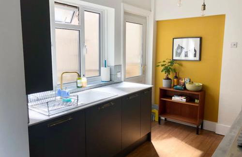 Flat1Hove- renovated, 2BR, patio, beach, free onsite parking - Foto 9