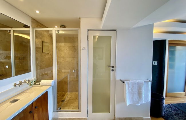 Clifton YOLO Spaces – Clifton Beachfront Executive - Photo 23