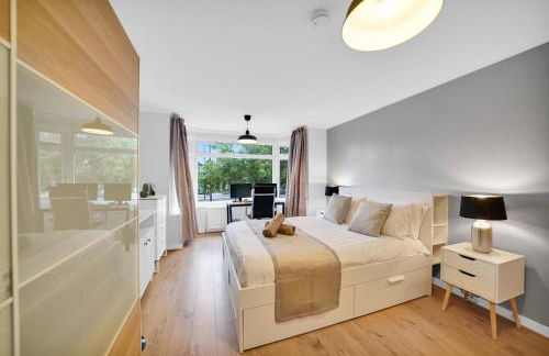 Lux 5 Bed sleeps 11, 10 mins from Wembley Stadium, Jacuzzi and Steam Shower - Photo 12