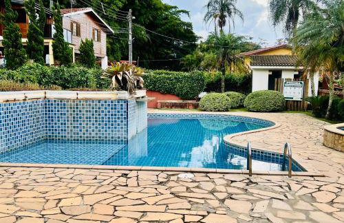 Chalé com PISCINA Privativa, com 2 QUARTOS, ESTACIONAMENTO em Condomínio com PORTARIA 24h, Sauna, Quadras, 3 PISCINAS no condomínio, Pesca e Parquinho Infantil - SmarTV na sala de estar, TV na área CHURRASQUEIRA, Wi-Fi e Cozinha Completa - Foto 46