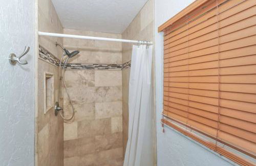 Heated Pool Home - Perfect Location - Walk to Beach, Restaurants and More! - Foto 24