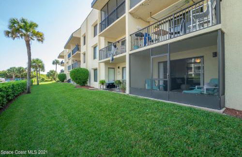 Coastal 2BR Oceanfront Escape, Steps from Sand & Pool - Foto 20