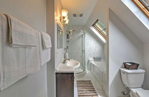 Walk to Beach! Hyannis Family Haven with Deck - Foto 15