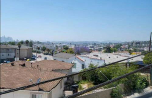 Charming 2BR Condo with Onsite Parking Included - Foto 25