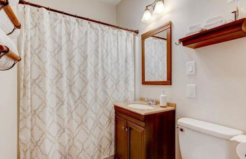 Mountain Bungalow-Walk to Downtown/Biker's Dream! - Foto 29