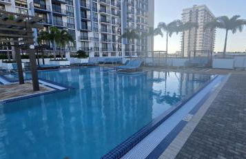 Downtown Doral Condo w-Free Parking - Foto 36