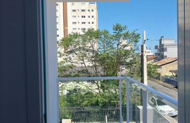 Apto Moderno a 700 metros da praia com varanda - Photo 2