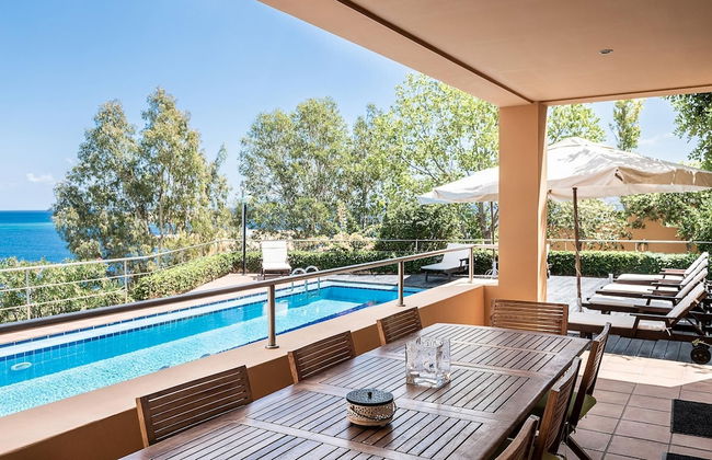 Chloe Seafront Villa - Photo 2