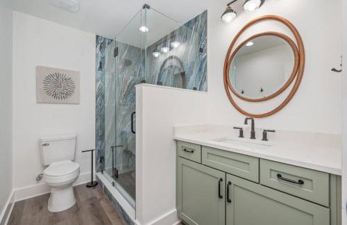 2 Blocks to the Beach! Pool & Golf Cart, Sleeps 21 - Foto 20