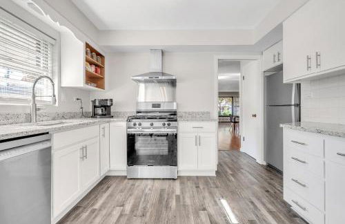 Spacious 2 bedroom home in Niles, Illinois with office, full kitchen and 2 baths - Foto 14