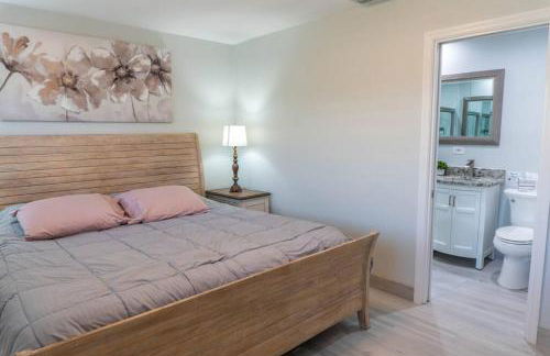 Amazing water front view home newly renovated 3BD 2BTH - Foto 19