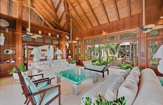 Magnificent Eight Bedroom Holiday Home - Photo 15