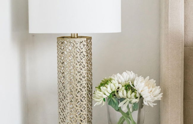 Gorgeous Bungalow With a Backyard Deck - Photo 36