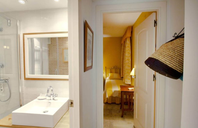 Suitur beachfront duplex with pool and sea views - Photo 8