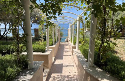 Luxury Seaside Villa with a classic Mediterranean Olive Garden, a fully equipped Professional Kitchen, Pool, Sauna, Padle Boards and Canoe - Miolin Beach House - Photo 24