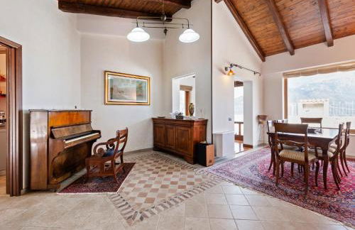 Valley View Villa in San Mango D'aquino with Hot Tub - Foto 29