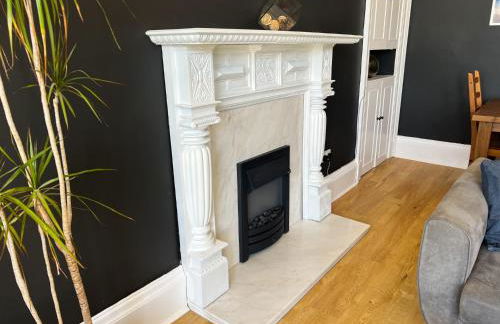 A Spacious Flat with Character - Private Car Space - Foto 15