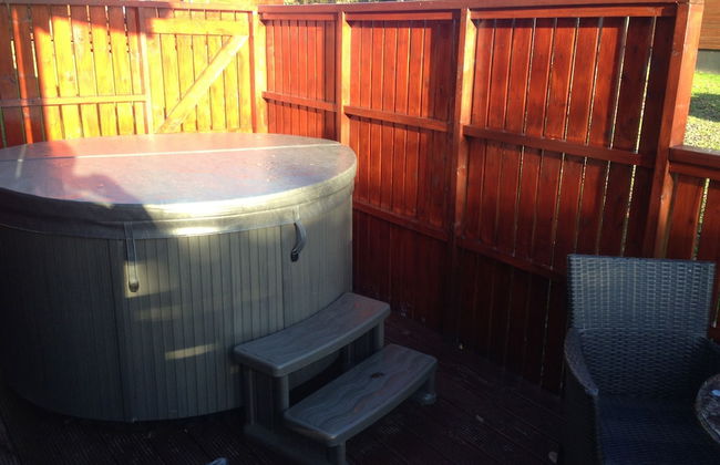 Conifer Lodge 8 With Hot Tub, Newton Stewart - Photo 11
