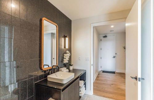 High Rise Luxury Condo With Lake & City Views - Foto 34