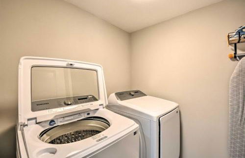 Private Yard and Fire Pit Commerce Home! - Foto 20