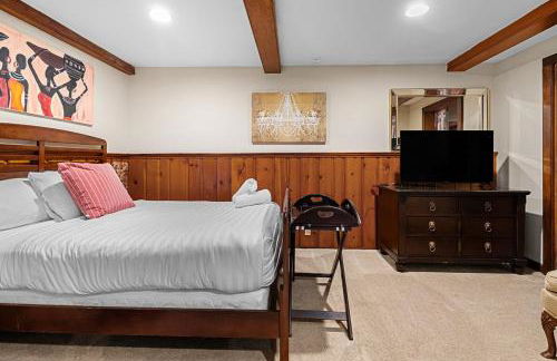 7BR Historic Estate Private Yard Near DC and Old Town - Vassar - Foto 4