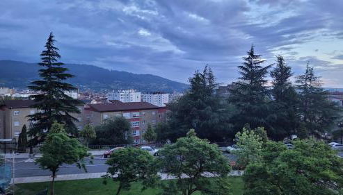 Apartamento con cocina abierta y vistas verdes - Foto 5