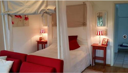 Schöner Bungalow mit Gartenterrasse und Teich - Foto 4