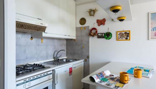 Welcoming Apartment With Balcony Near the Beach - Photo 4