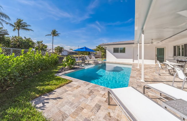 Luxury Waterfront Home Minutes from the Beach by RedAwning - Photo 26