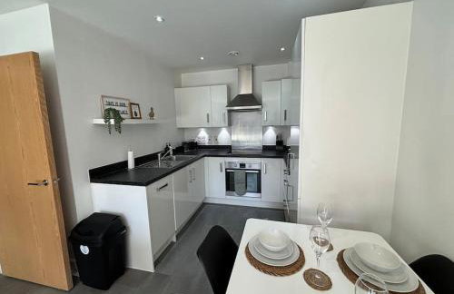 Luxury Canal-side Apartment, Hemel Hempstead, Free parking, Perfect for Contractors - Foto 21