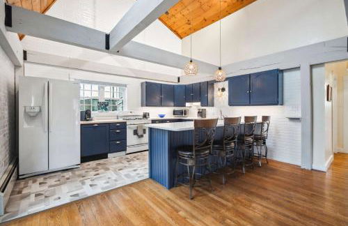 Beach Plum Cottage Steps to Beach Loft AC - Foto 2