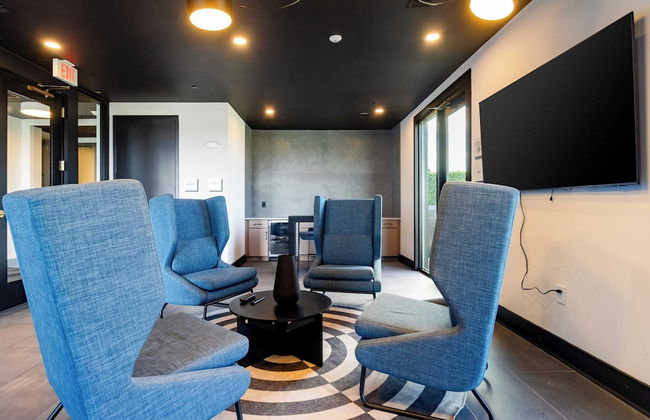 Lindsley by Avantstay Balcony + Modern Design A+ Downtown Location - Photo 33