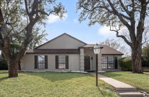 Beautiful 4BR 2B Home with pool near At&t Stadium - Foto 38